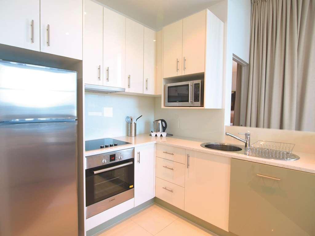 Oaks Melbourne On Lonsdale Suites Room photo