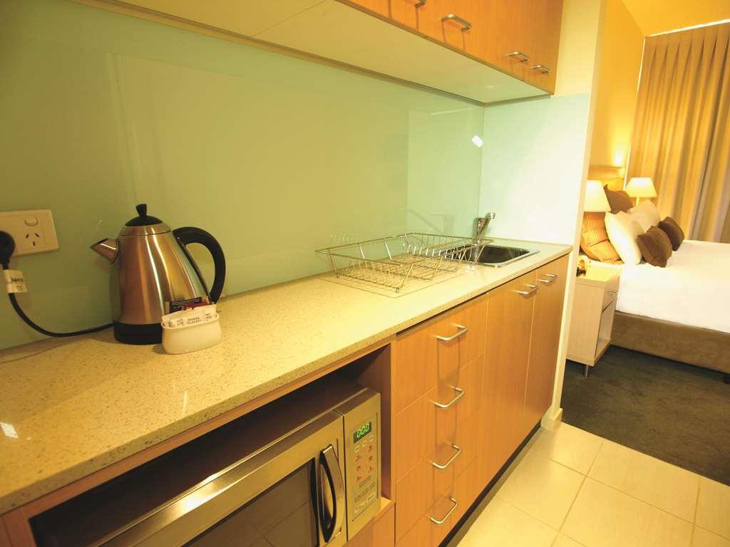 Oaks Melbourne On Lonsdale Suites Room photo