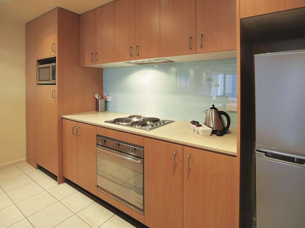 Oaks Melbourne On Lonsdale Suites Room photo